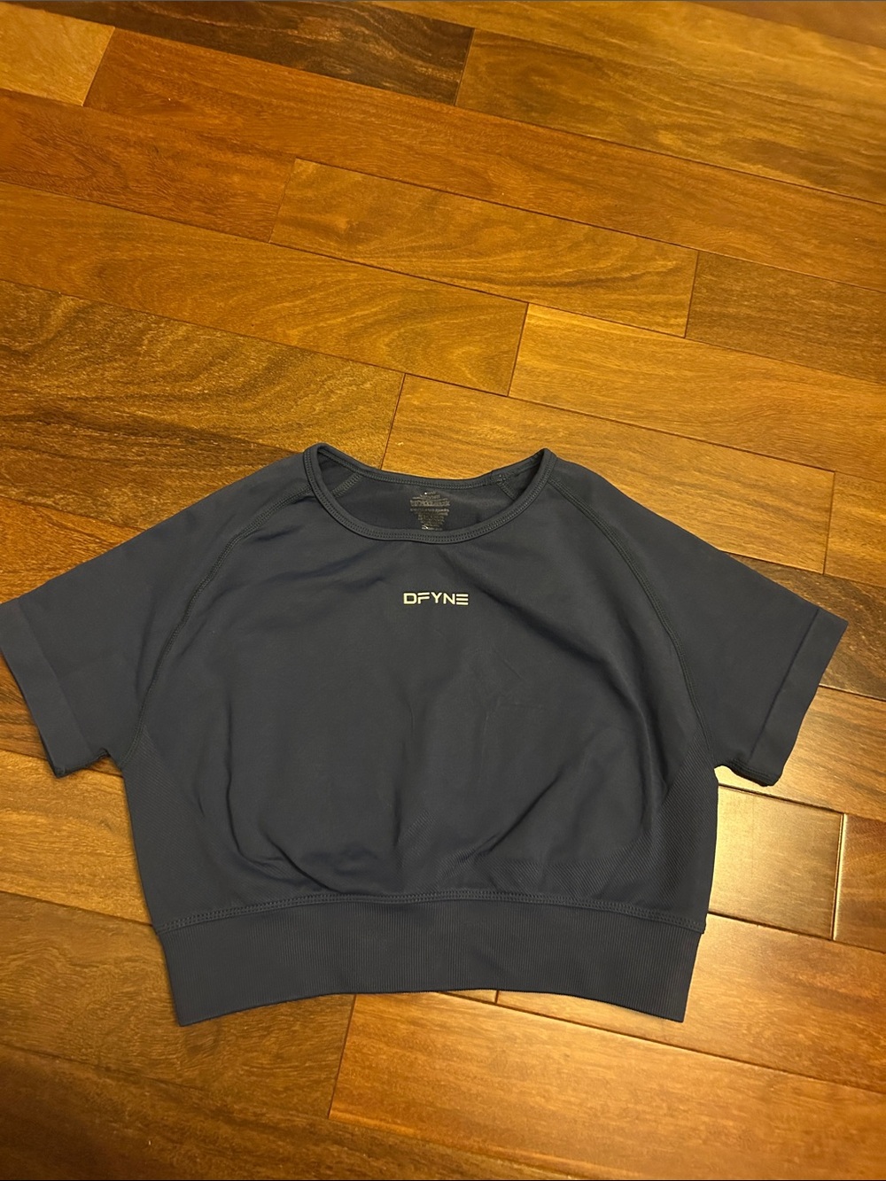DFYNE Navy Short-Sleeve Performance Crop Top